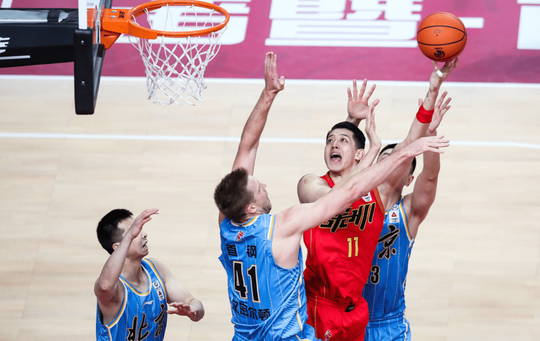 冲刺阶段亚特兰大调整名单以备CBA常规赛，遗憾出局环节打磨，话题不断，临场指挥获称赞的简单介绍